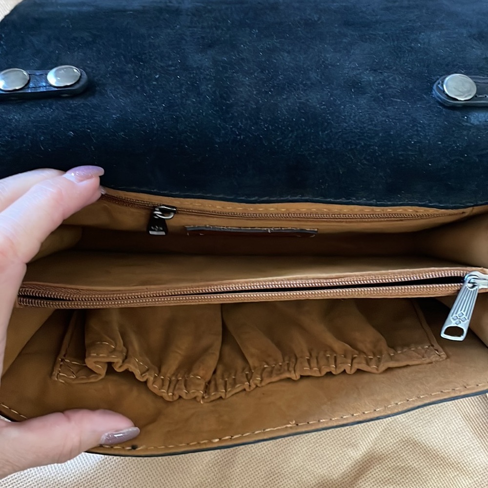 Patricia Nash crossbody purse. - Picture 3 of 4